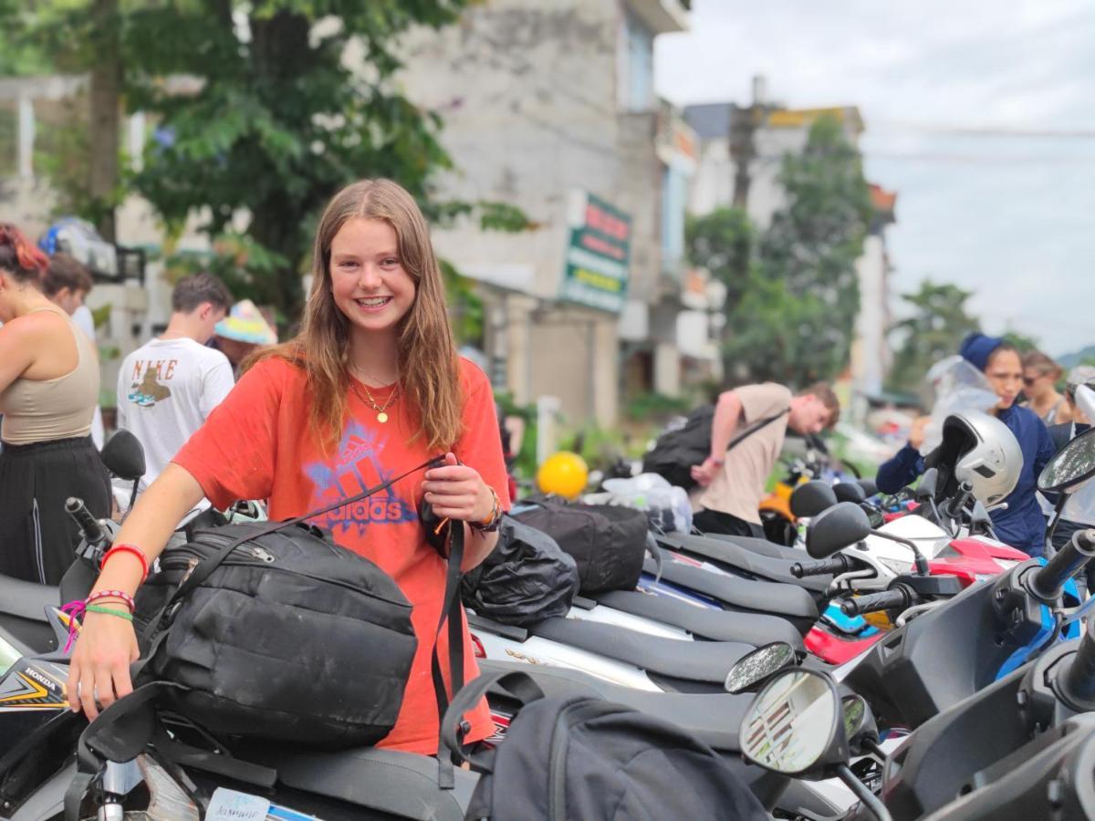 Jasmine Hostel And Motorbike Tours Ha Giang Exteriör bild