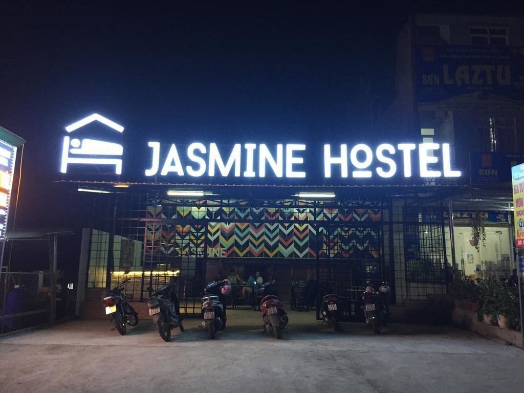 Jasmine Hostel And Motorbike Tours Ha Giang Exteriör bild